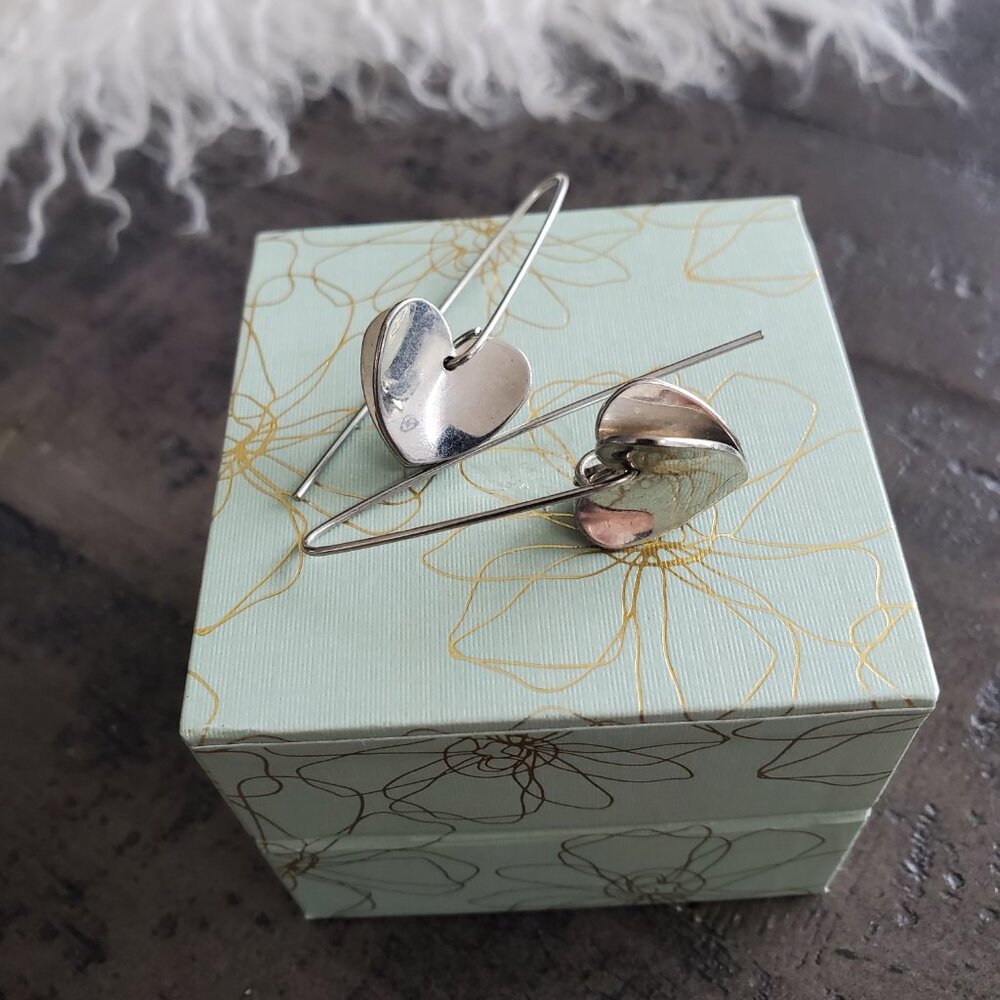 Sterling silver, flutter hearts on shepherds hook earrings - Picture 2 of 5